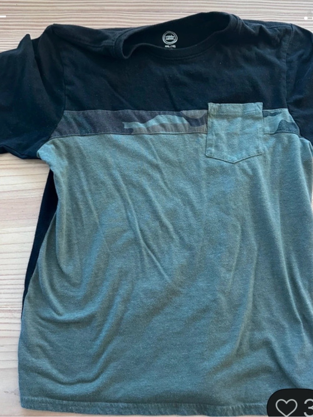 Boys Short-Sleeve Colorblock Pocket T-Shirt in Green and Black